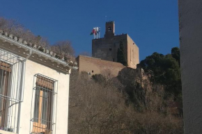 Cerca de la Alhambra, La Casa del Cuento, Segundo